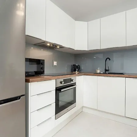 アパート Velvet With Balcony In By Renters ジェシュフ