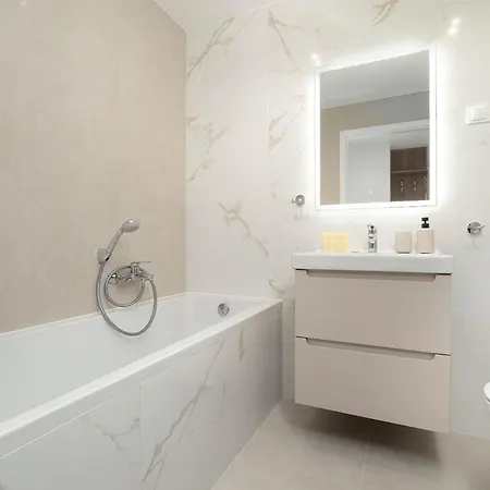 Velvet With Balcony In By Renters アパート ジェシュフ